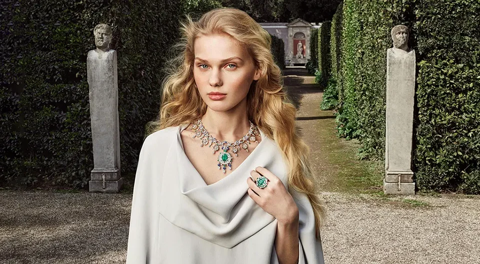 The Timeless Appeal of Van Cleef & Arpels Jewelry and Their Replicas